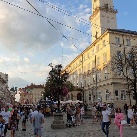 Cozy Apartment, 5Mins To Opera Львов Экстерьер фото