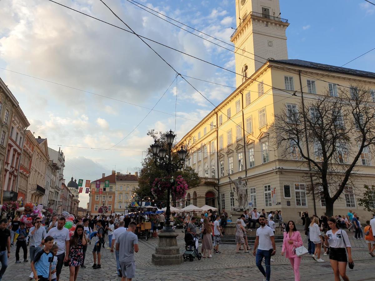 Cozy Apartment, 5Mins To Opera Львов Экстерьер фото
