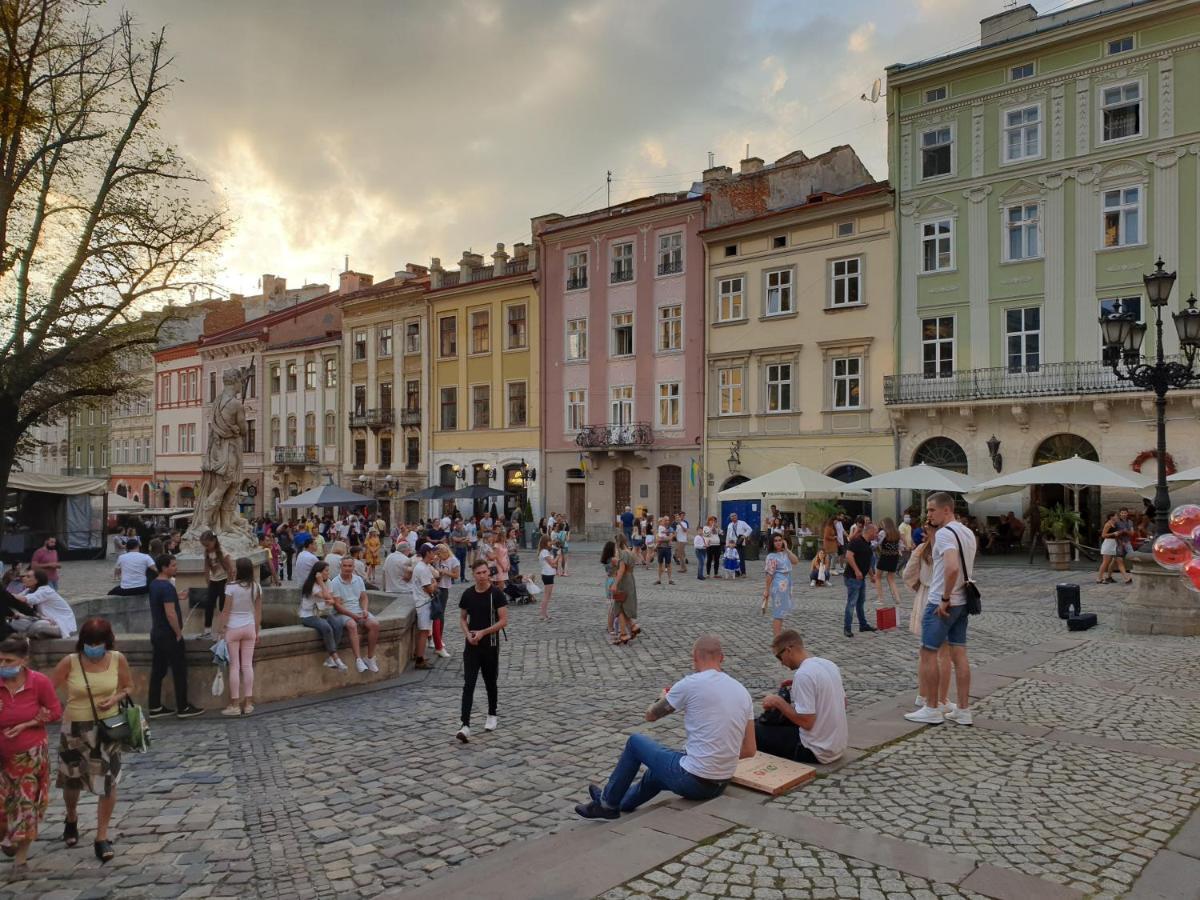 Cozy Apartment, 5Mins To Opera Львов Экстерьер фото