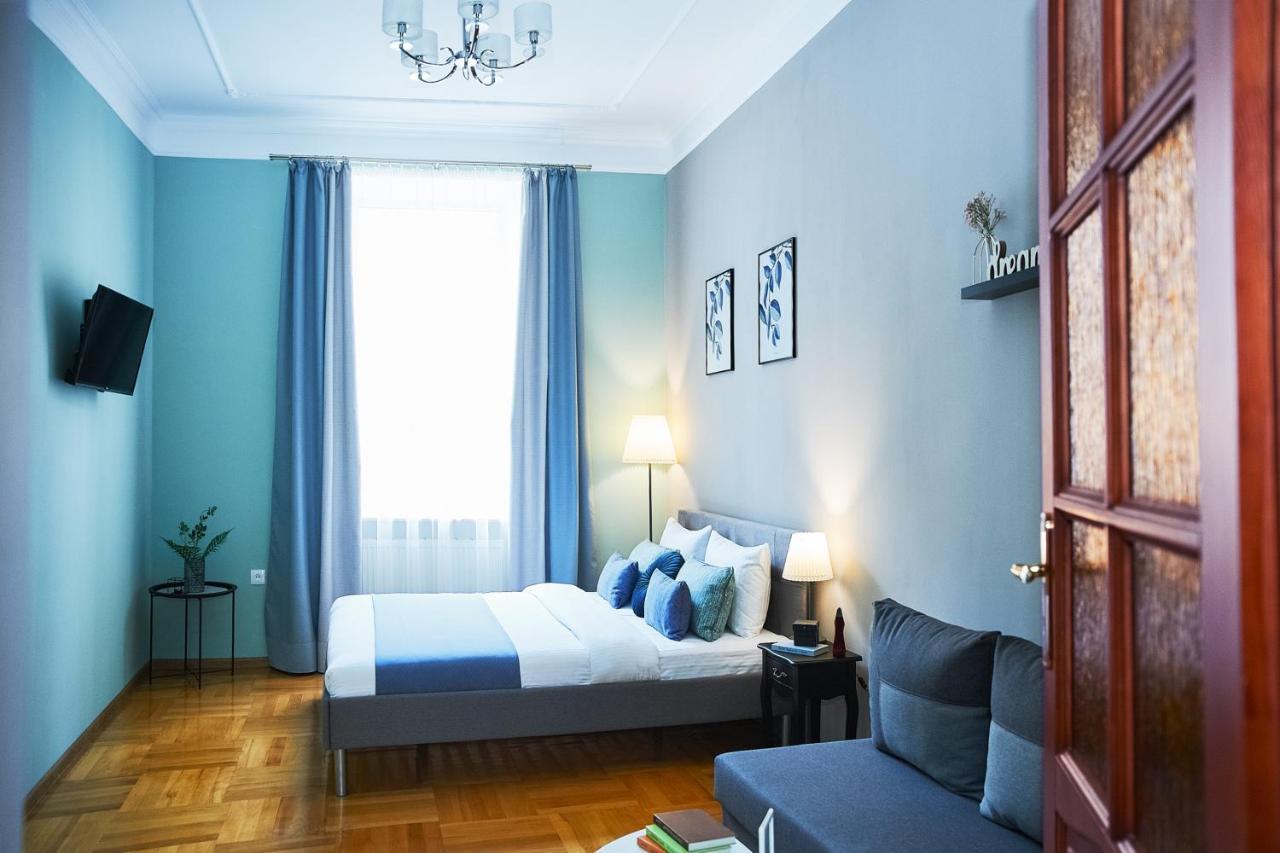 Cozy Apartment, 5Mins To Opera Львов Экстерьер фото