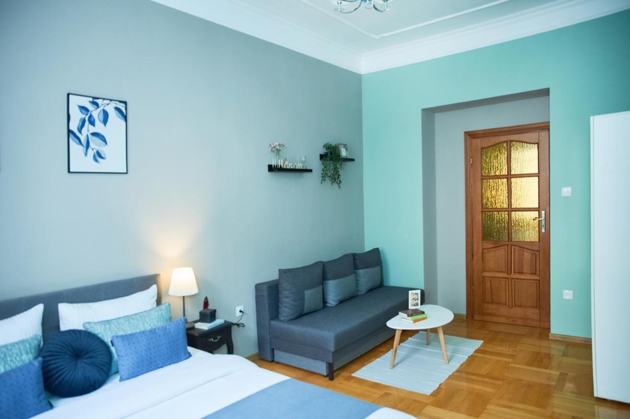Cozy Apartment, 5Mins To Opera Львов Экстерьер фото