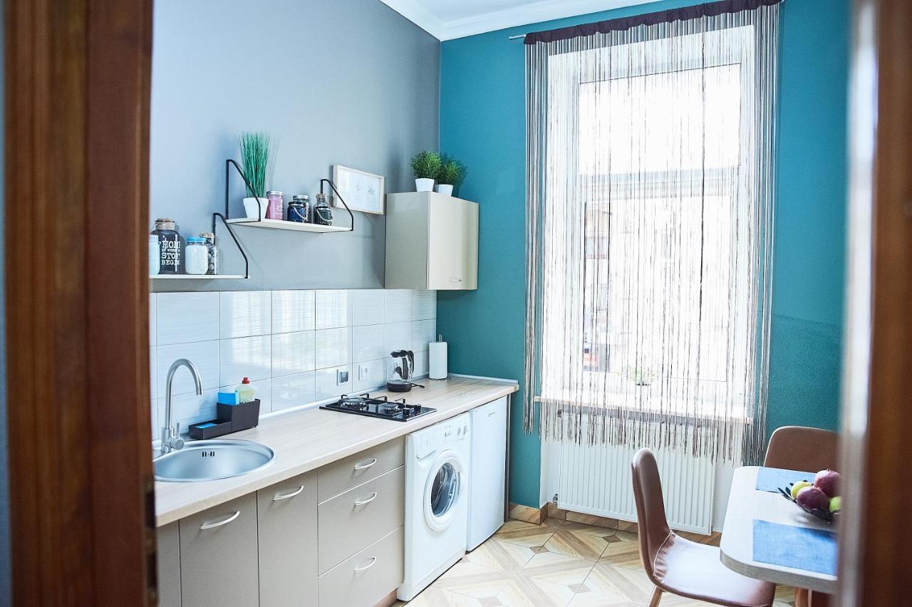 Cozy Apartment, 5Mins To Opera Львов Экстерьер фото