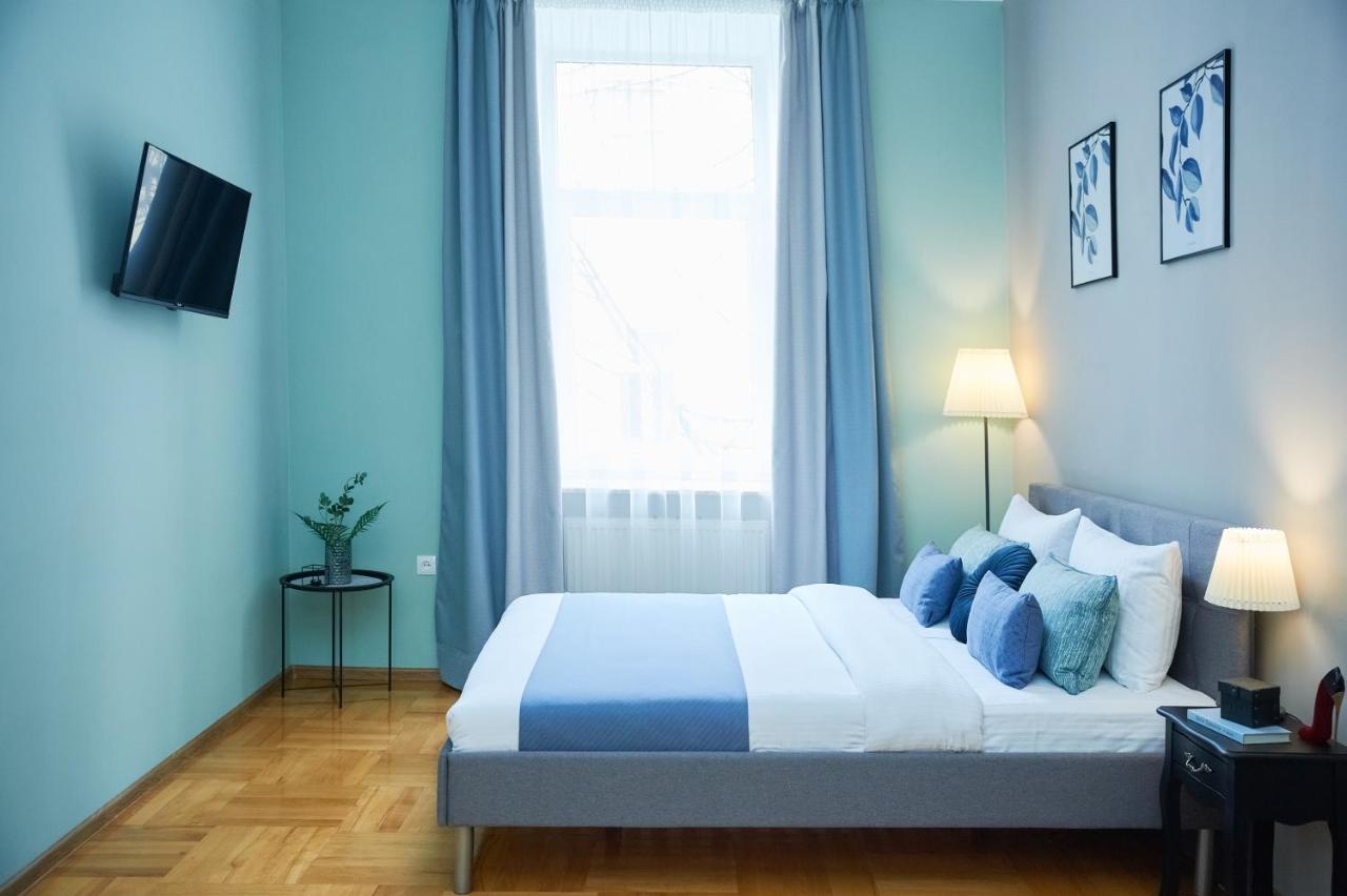 Cozy Apartment, 5Mins To Opera Львов Экстерьер фото